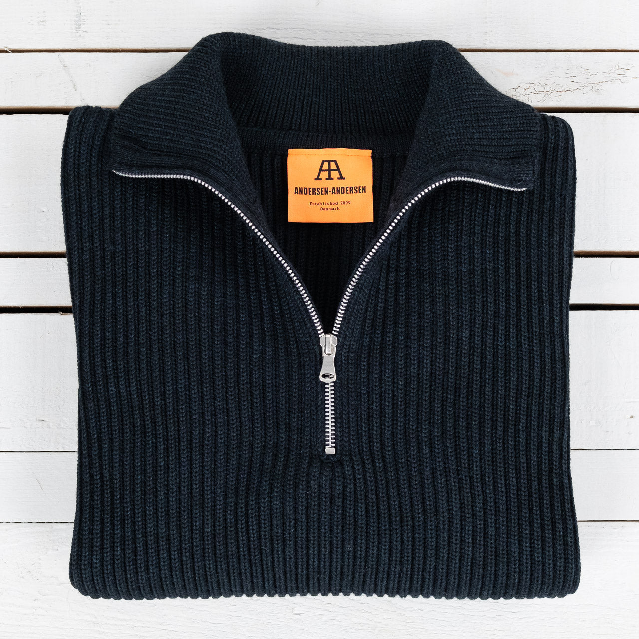 Andersen-Andersen Navy Half Zip Pullover Indigo, Ansicht des gefalteten Pullovers