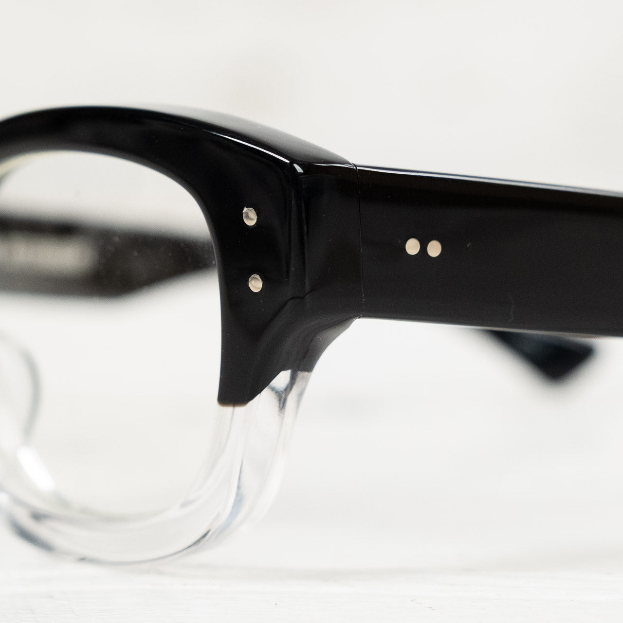 Afterbeat Black/Clear