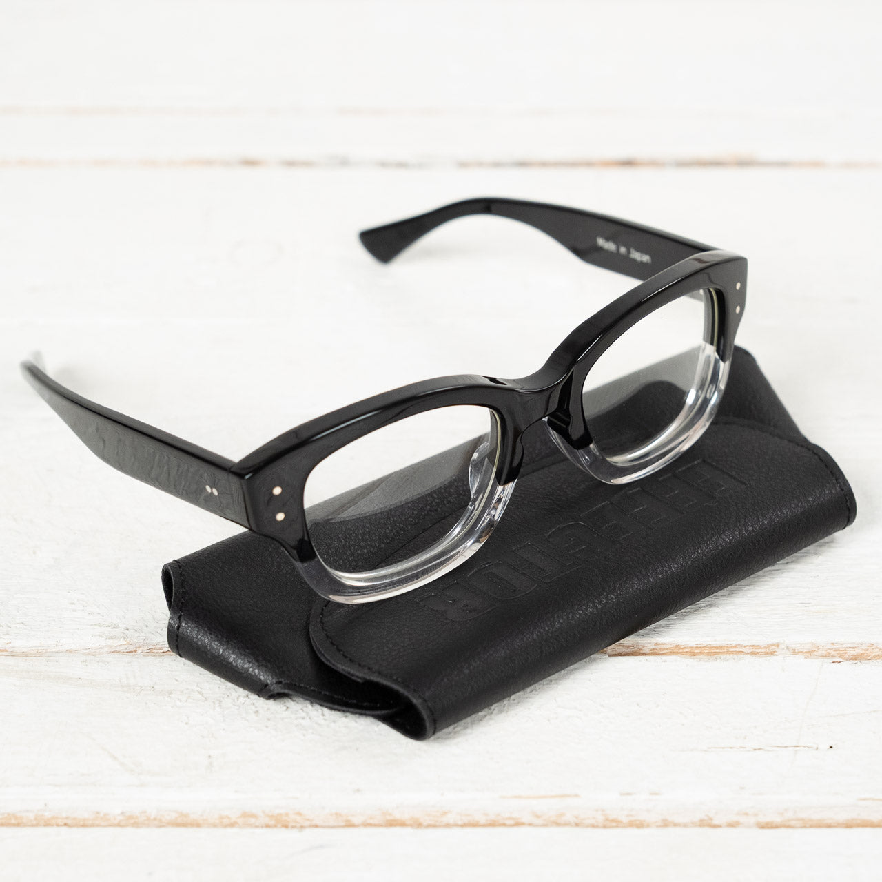 Afterbeat Black/Clear