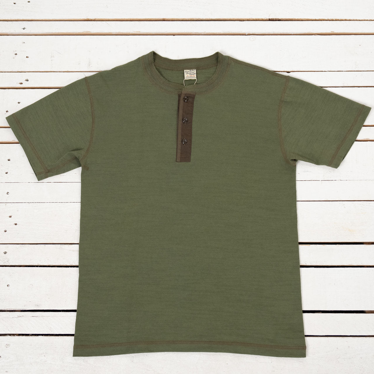 Slub Yarn Henley Neck T-Shirt Oliv