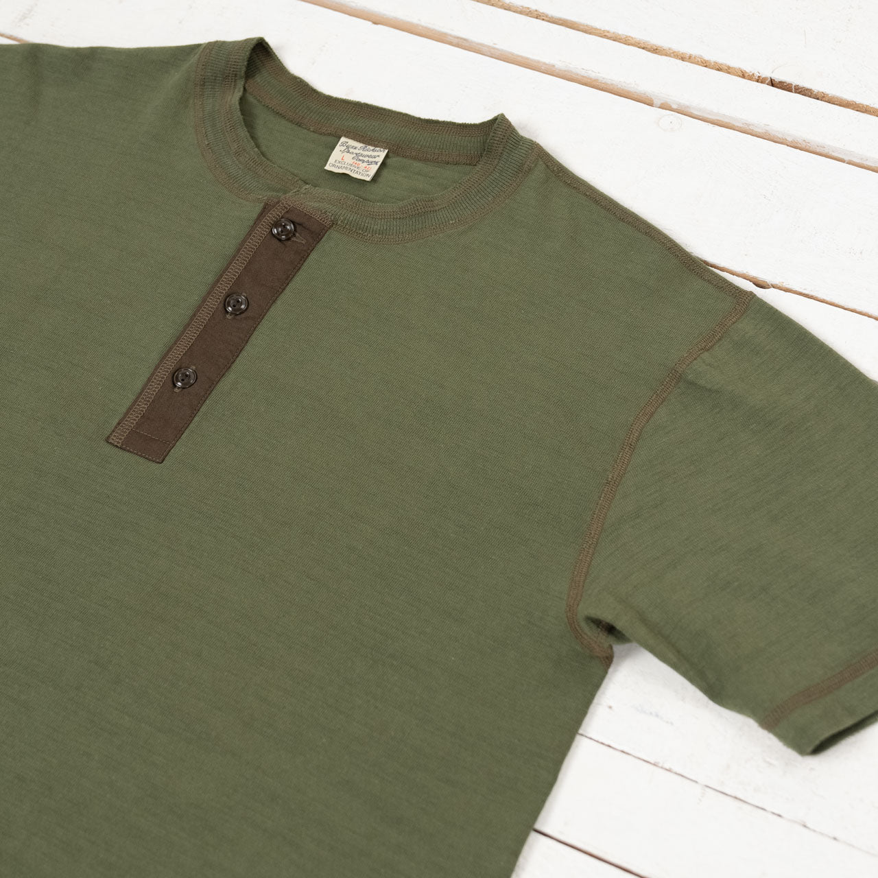 Slub Yarn Henley Neck T-Shirt Oliv