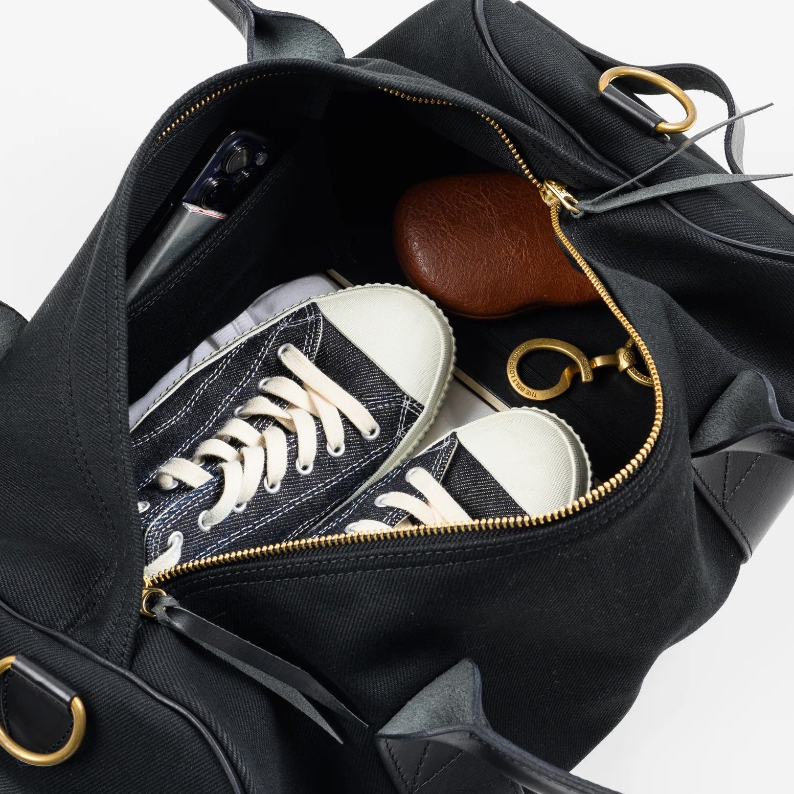 IHE-24-BLK 21 oz. Denim Buttero Leather Holdall Superblack