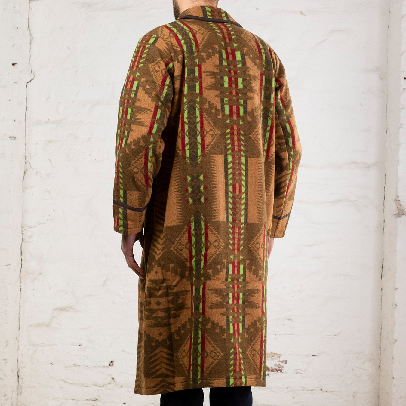 AG82429 Crow Gown Jacquard Mantel