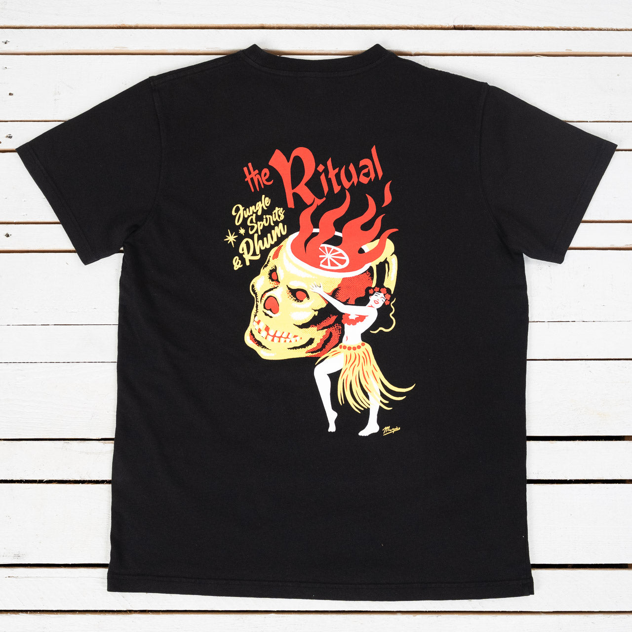 Micky Oye T-Shirt in Schwarz mit Rückenprint The Ritual, Ansicht von hinten, flach liegend auf weißem Untergrund