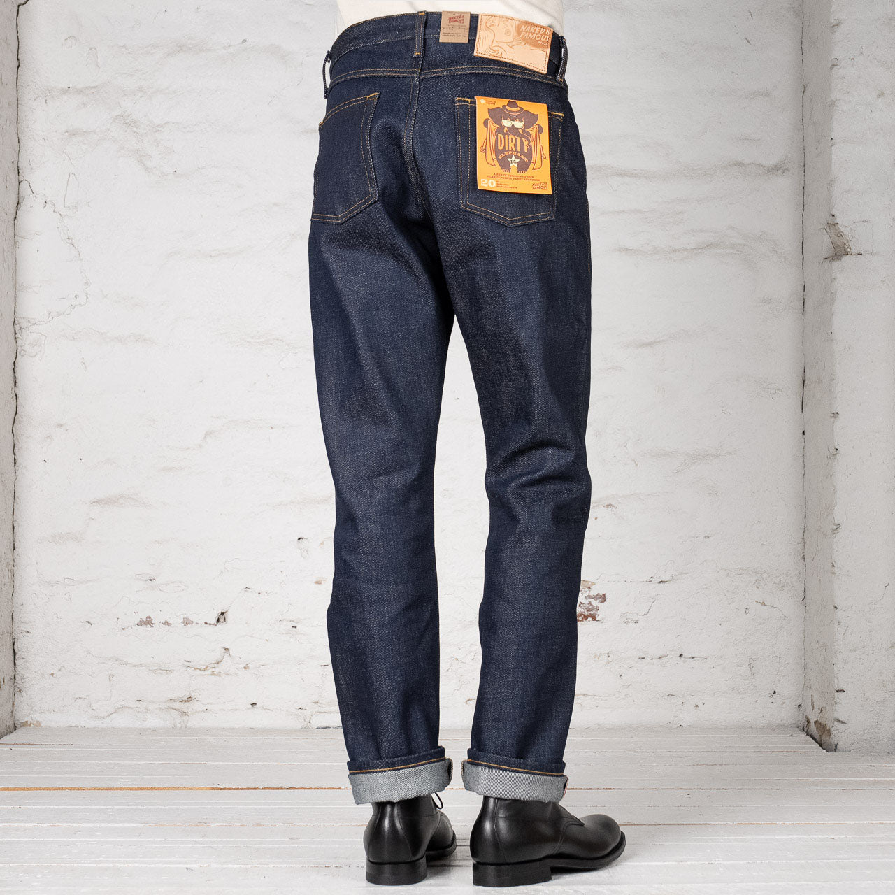 Naked & Famous True Guy Dirty Elephant Jeans, Rückansicht am Model