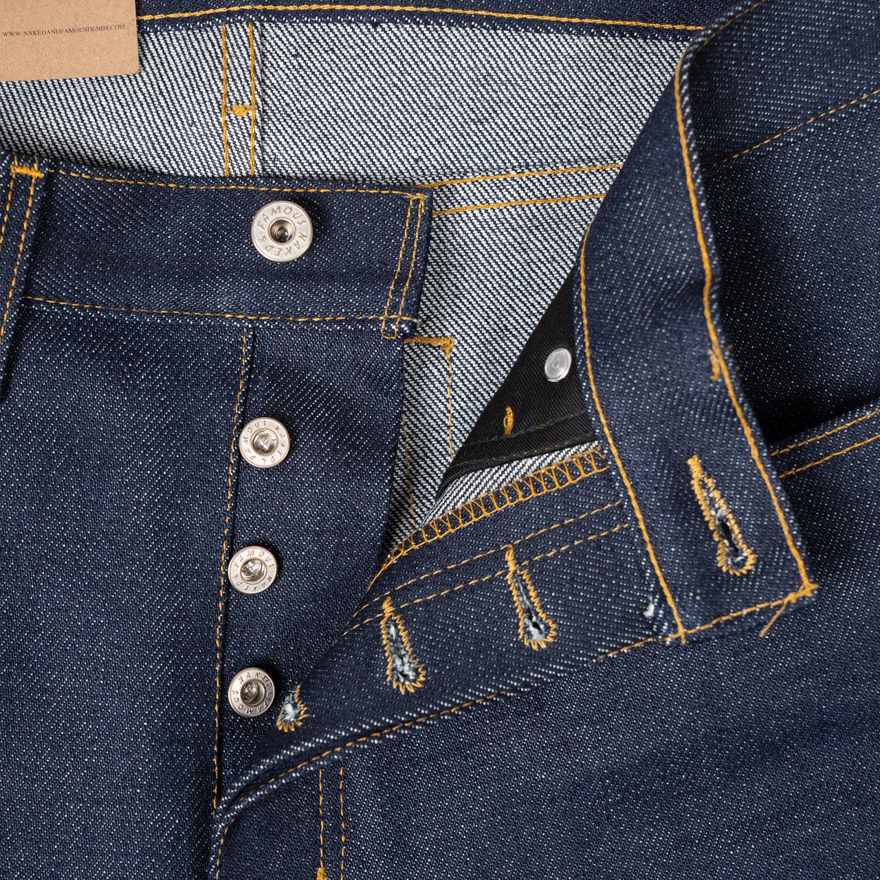 Naked & Famous True Guy Dirty Elephant Jeans, Detailansicht der offenen Knopfleiste