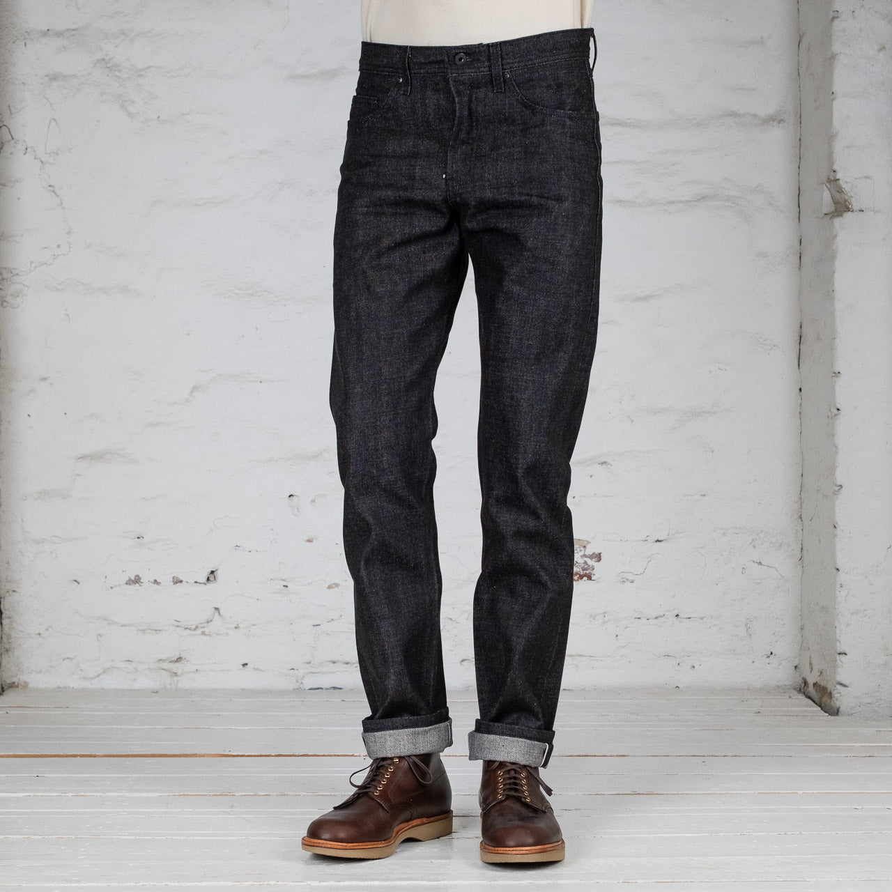 Naked & Famous Weird Guy Yatagarasu Selvedge Jeans, Vorderansicht am Model