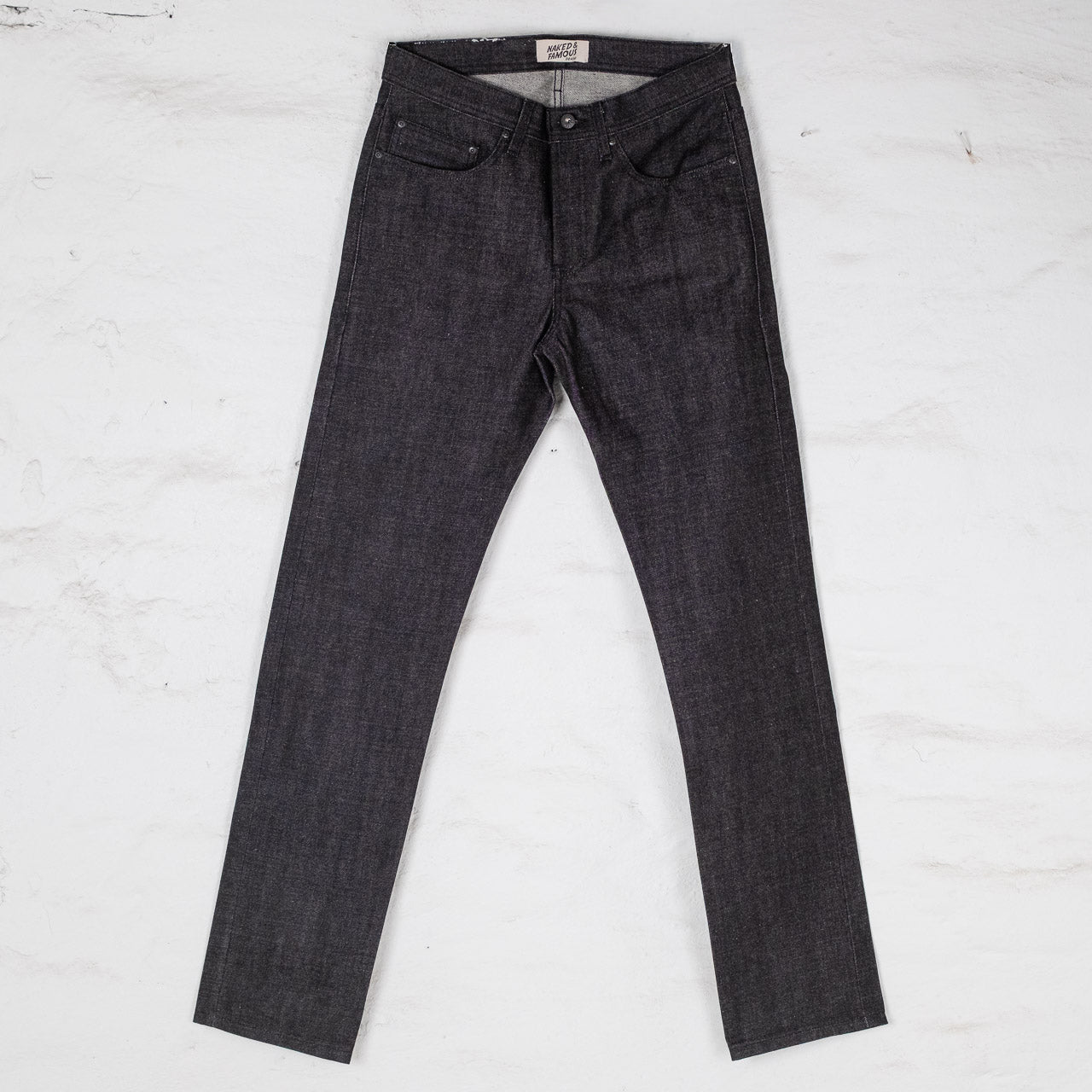 Naked & Famous Weird Guy Yatagarasu Selvedge Jeans, Vorderansicht flach hängend
