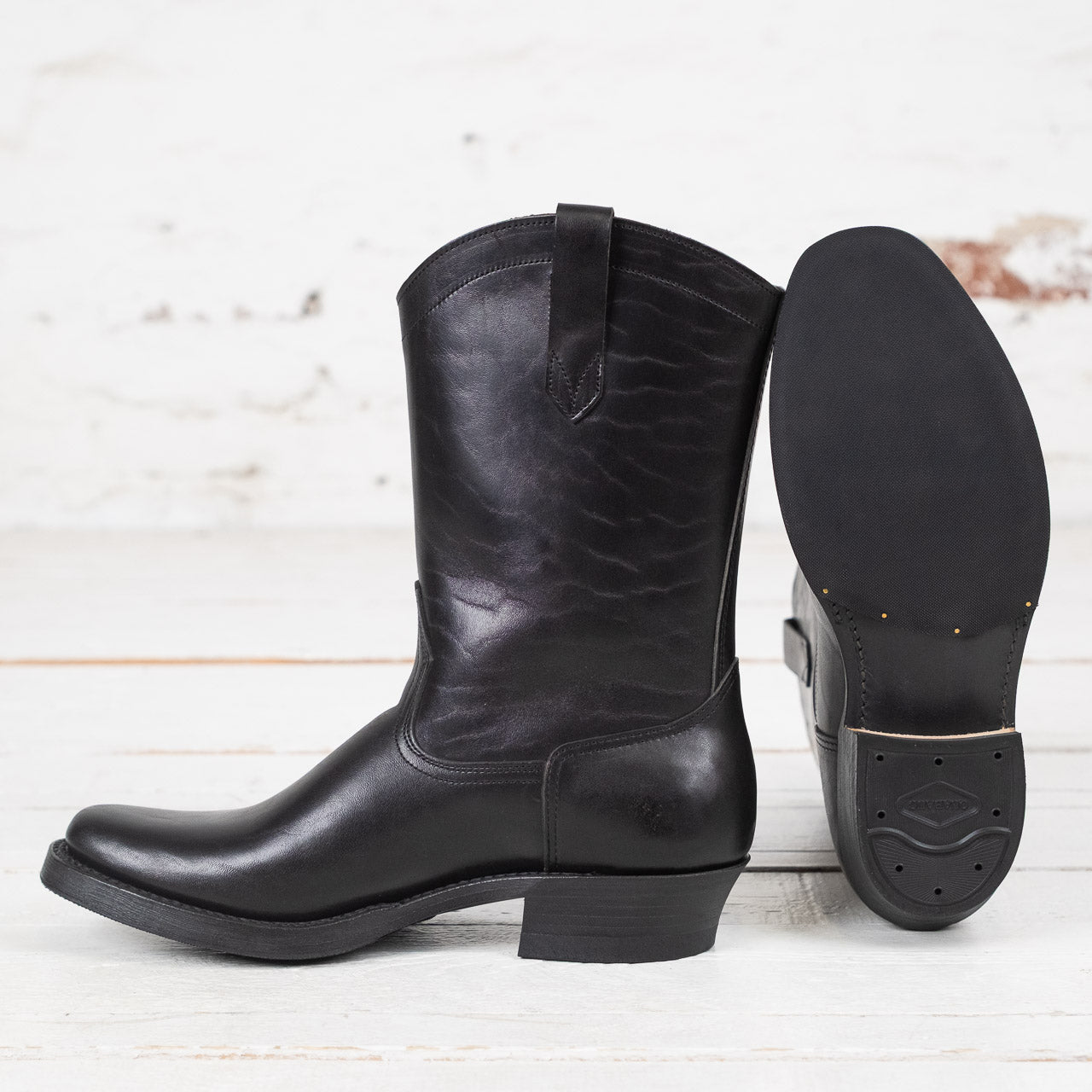 Rolling Dub Trio Loro Boots Black, Seitenansicht und Ansicht der Sohle