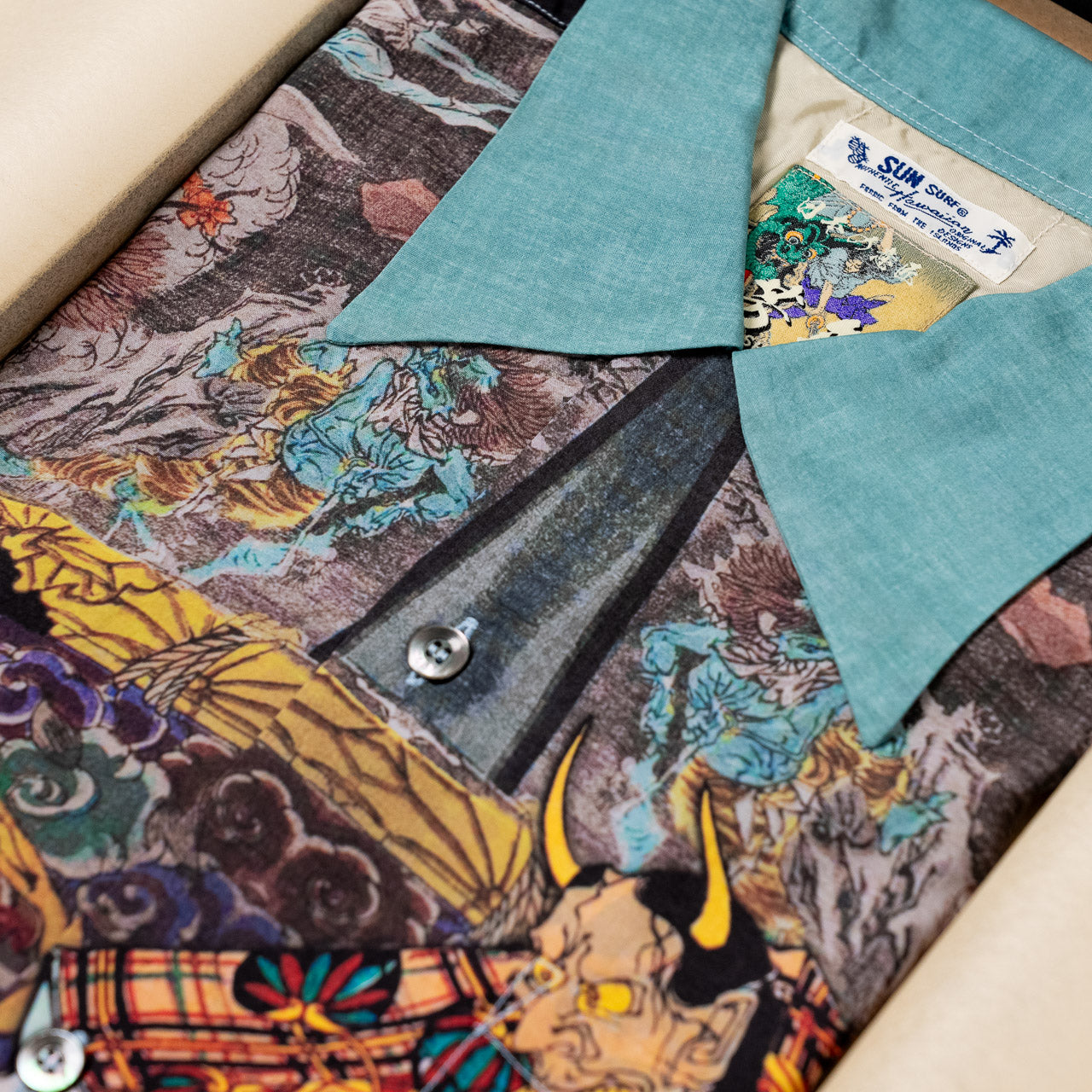 Special Edition Sun Surf x Tsukioka Yoshitoshi "Nise Murasaki Inaka Genji" Hawaiian shirt