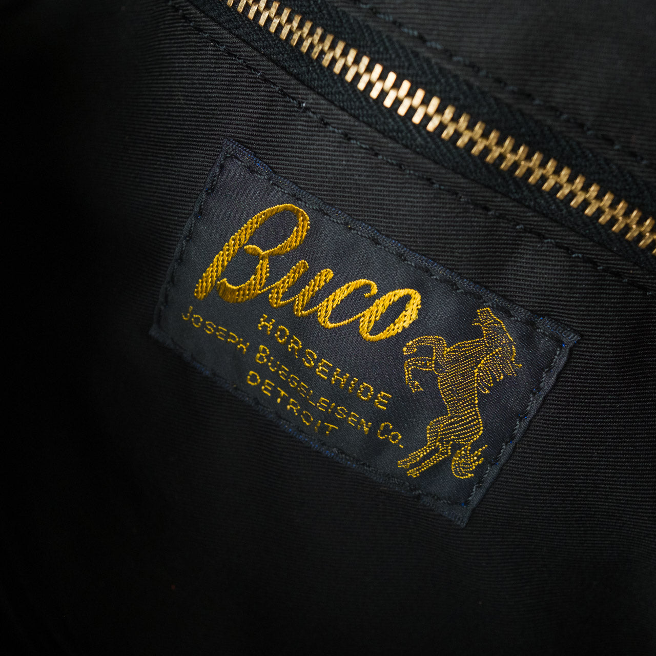 Buco Horsehide Shoulder Bag Schwarz