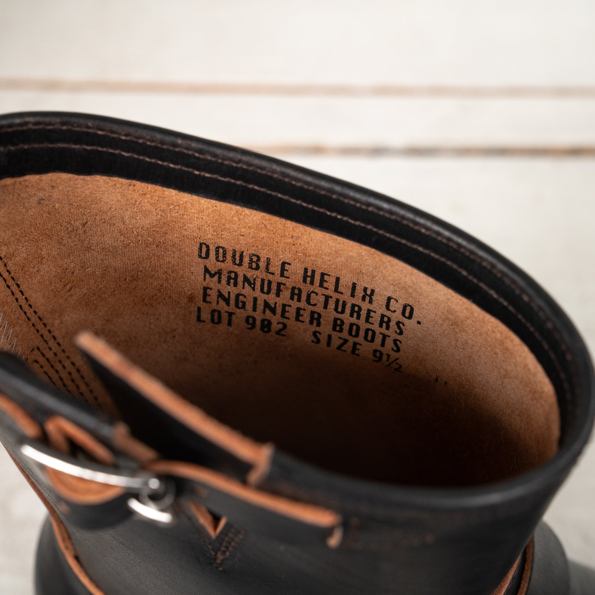 8,0" Detonator 902 Horsehide Schwarz