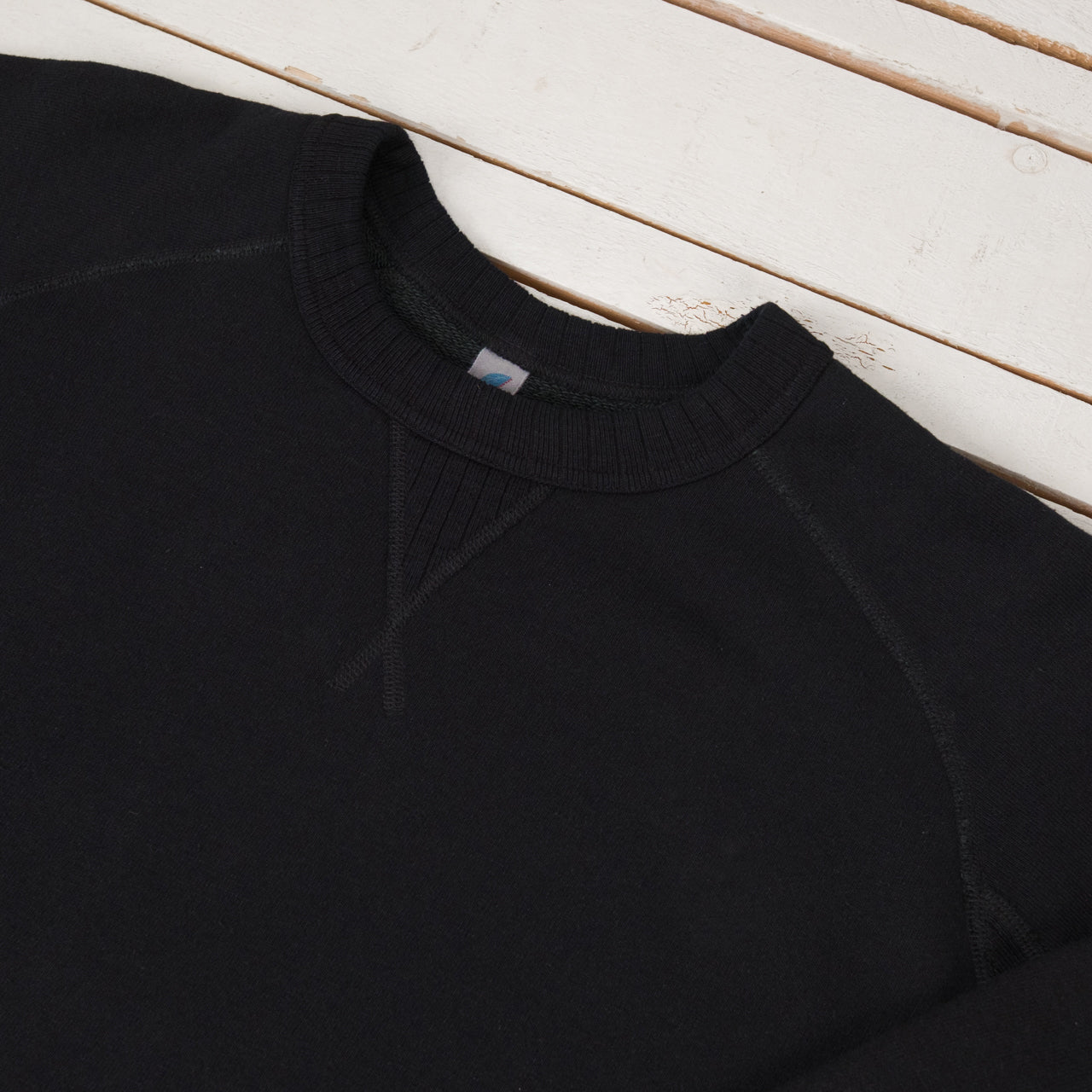 Sweat-shirts tricotés indigo surteints en noir