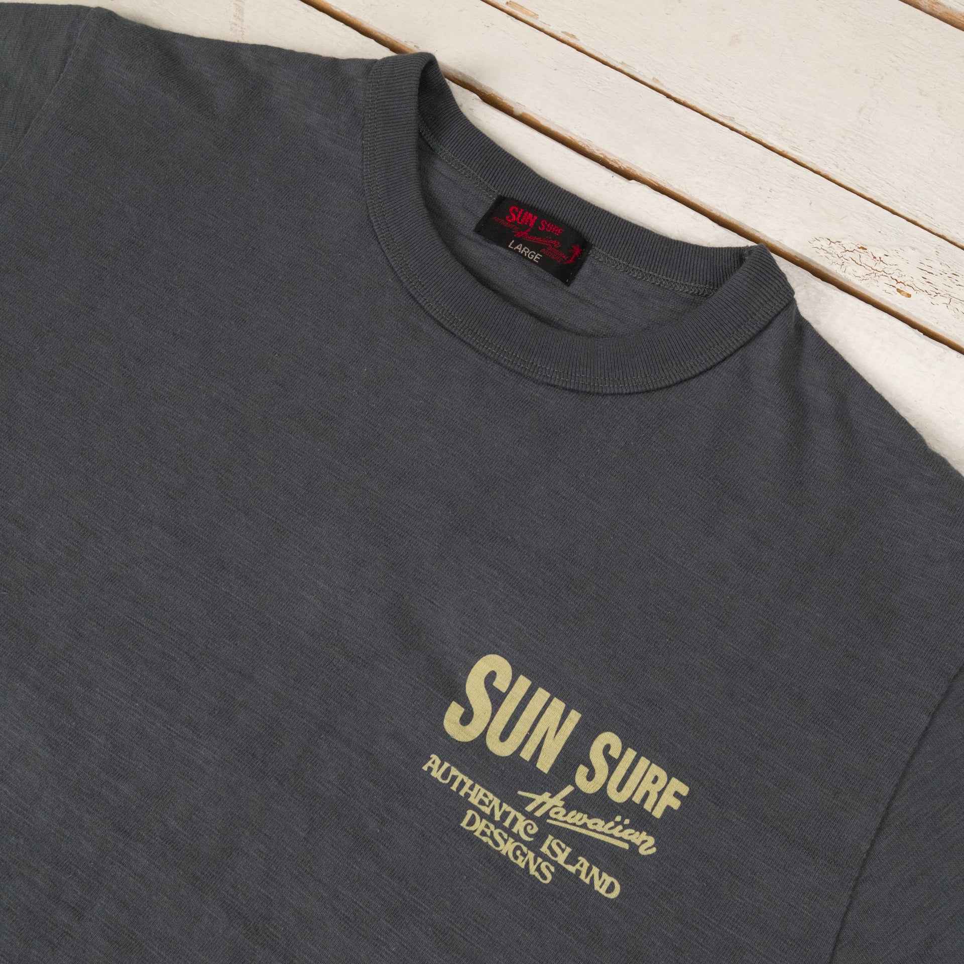 "Betty Higgins Logo" Heavy Slub T-Shirt Schwarz