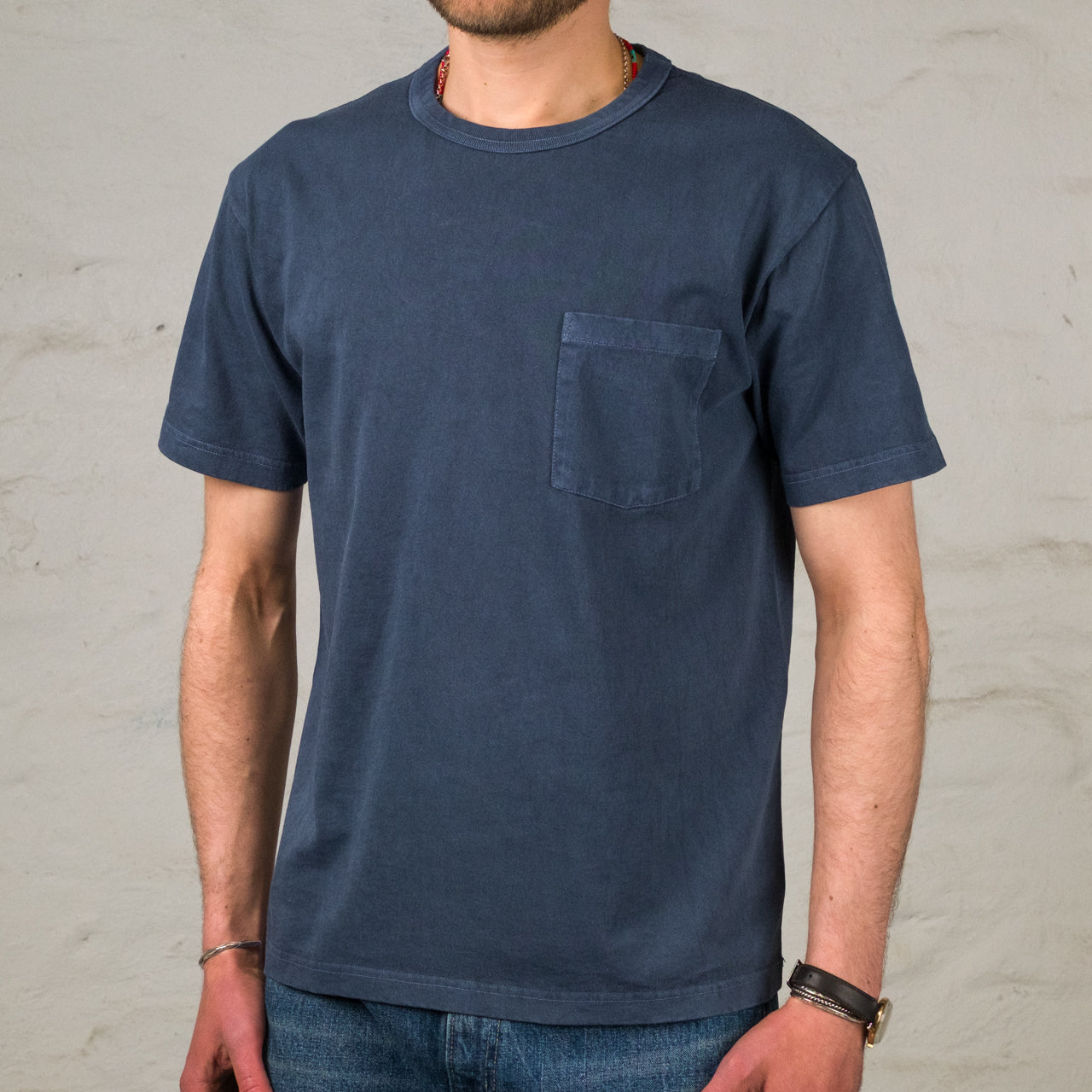 T-shirt teint en pièce à poche bleu marine