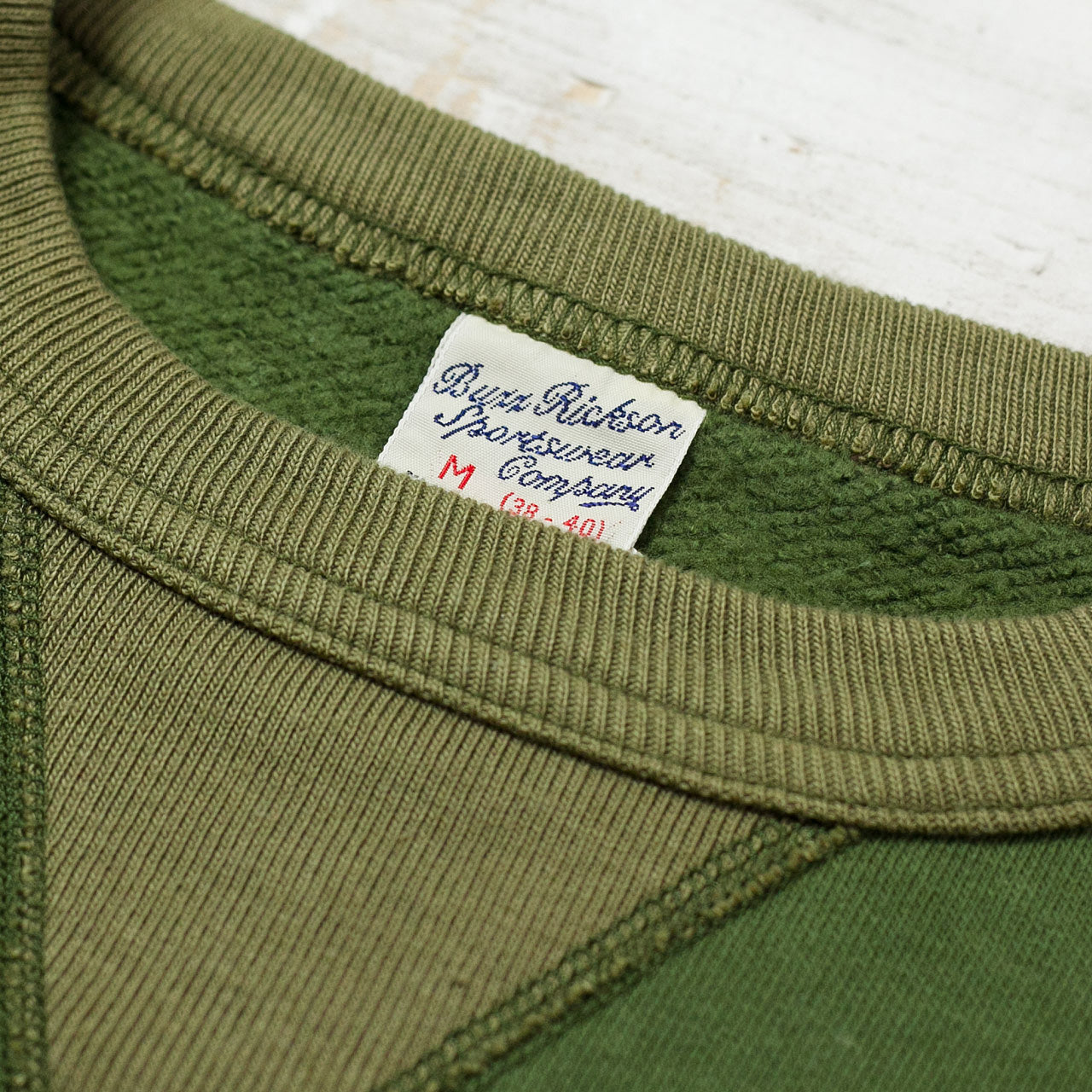 BR65622 Set-In Crew Sweat Oliv