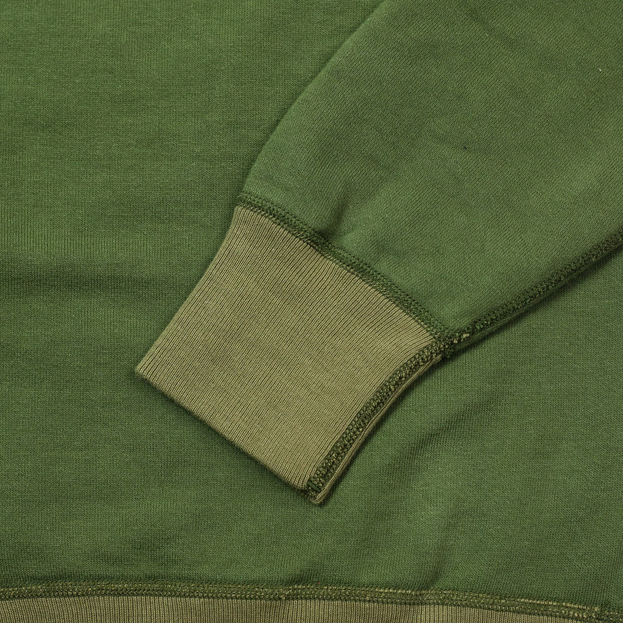 BR65622 Set-In Crew Sweat Oliv