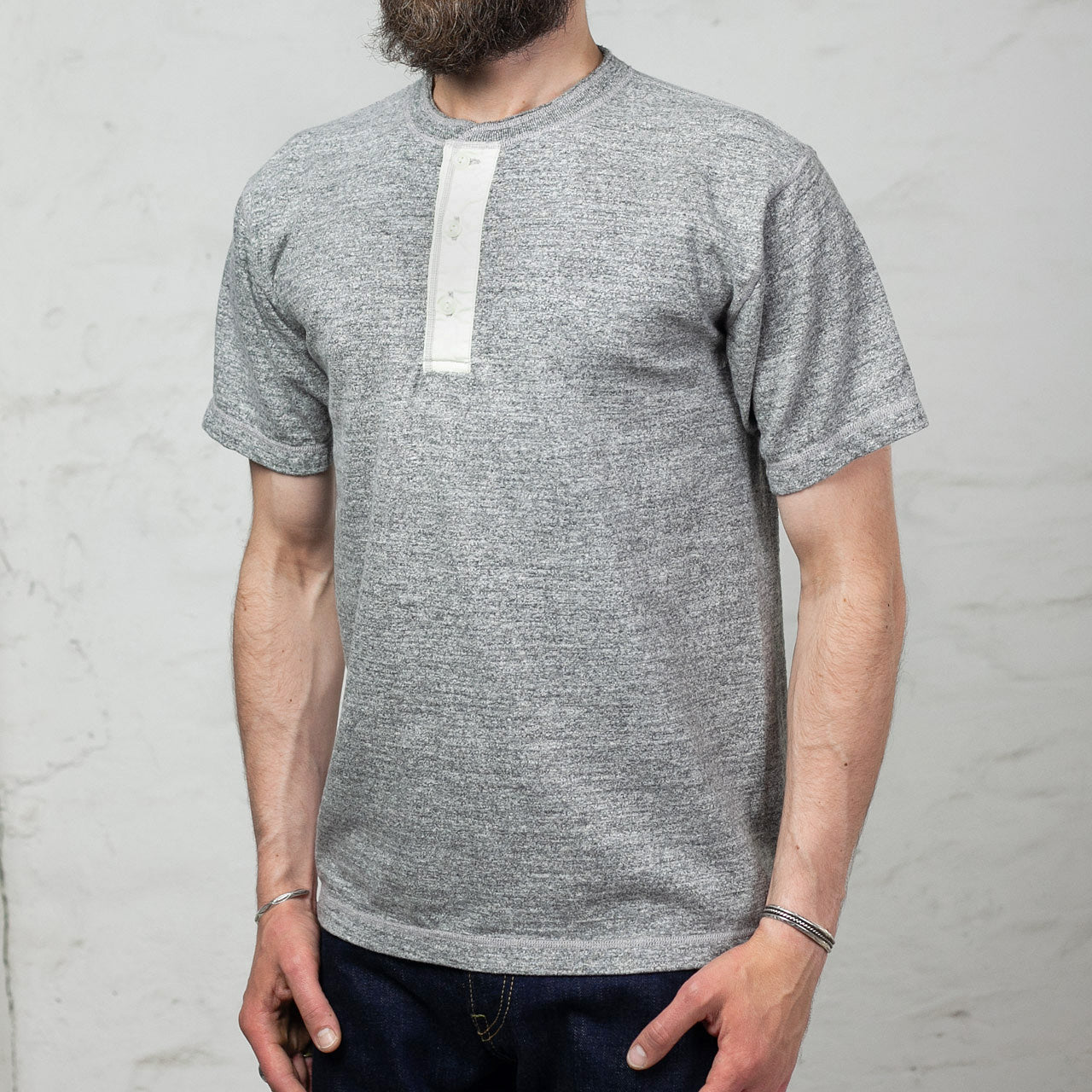 BR79192 Slub Yarn Henley Neck T-Shirt Graumeliert
