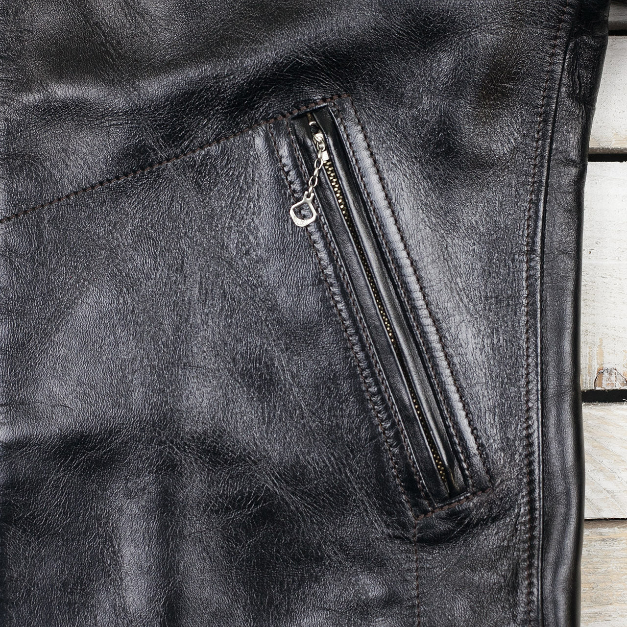 Pferdelederjacke „Hugging The Curve“ Schwarz