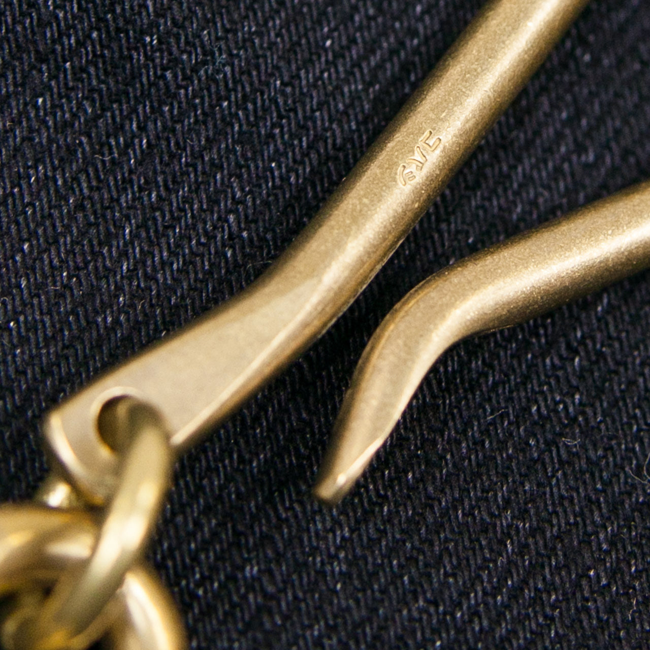 BR725 Massive Wallet Chain