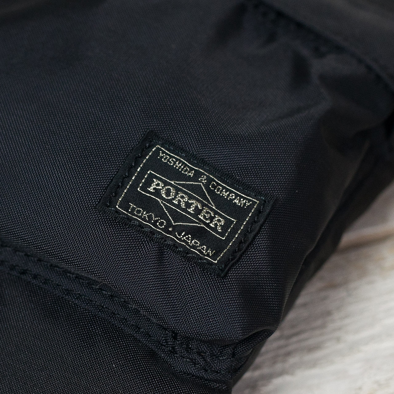 Force Shoulder Bag Schwarz