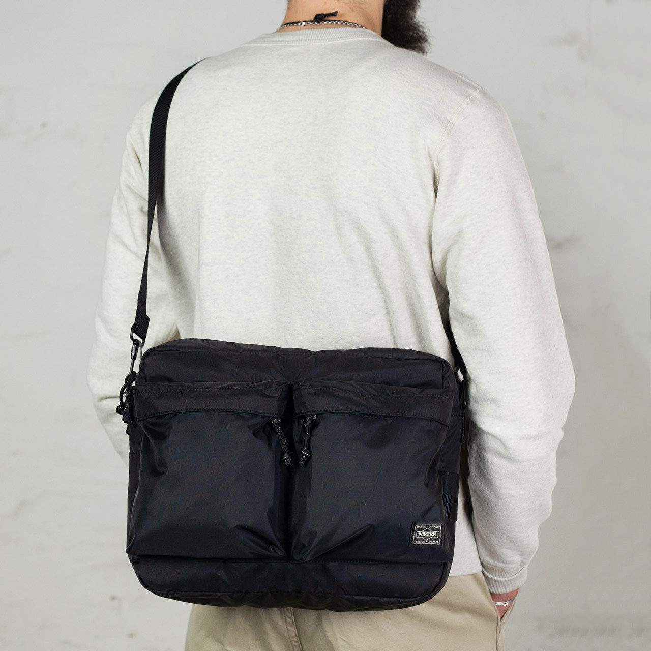 Force Shoulder Bag Large Schwarz