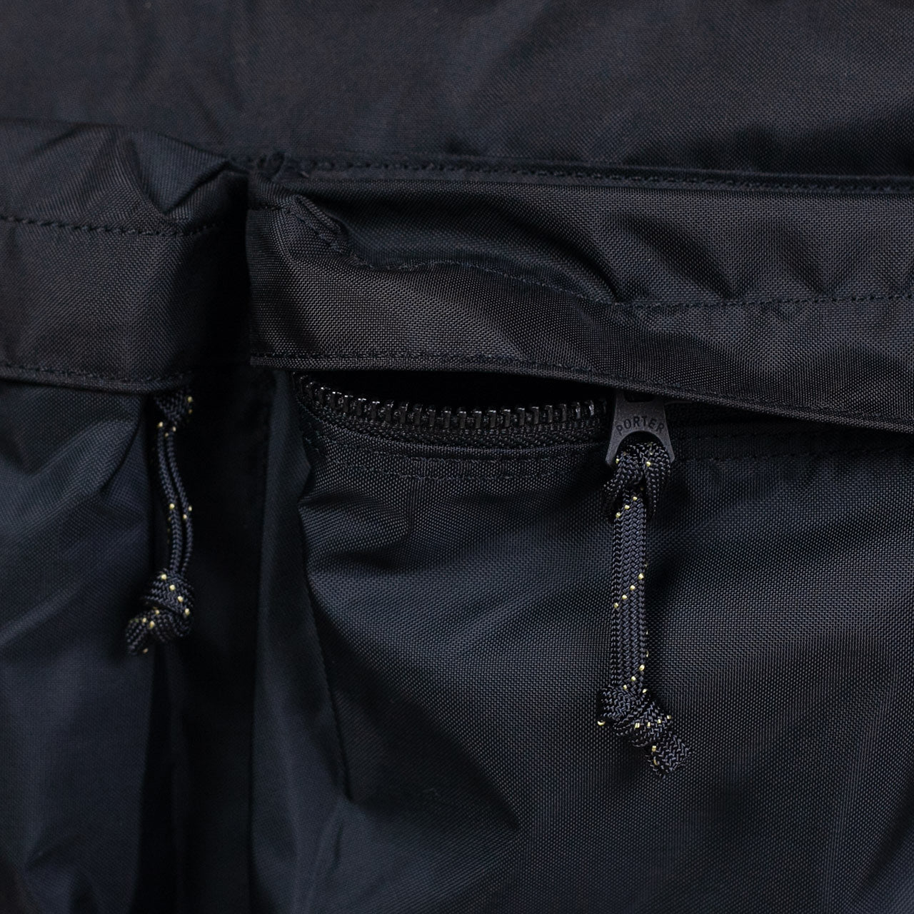 Force Shoulder Bag Large Schwarz