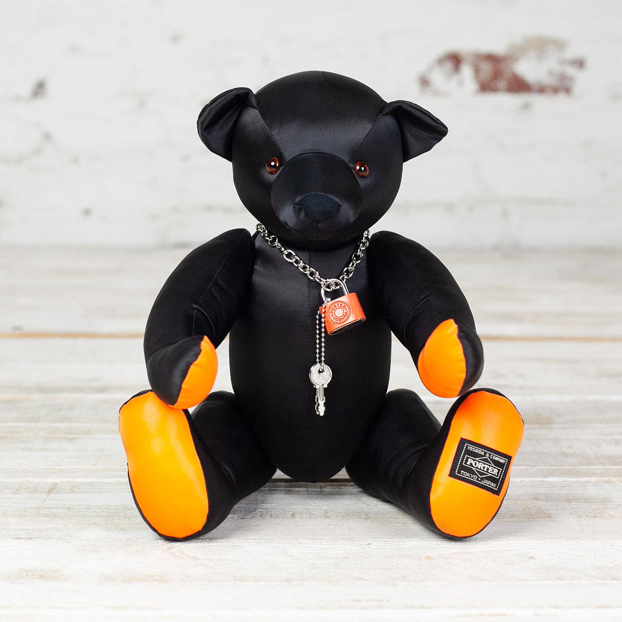 Grizzly Bear Schwarz