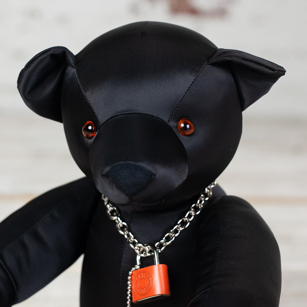Grizzly Bear Schwarz