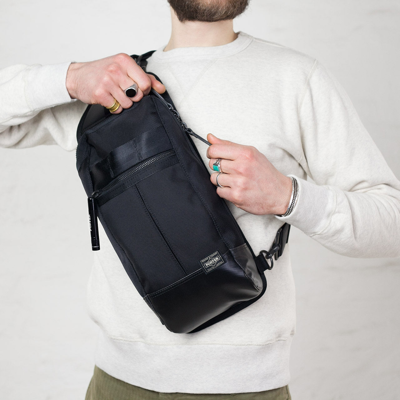 Heat Sling Shoulder Bag Schwarz