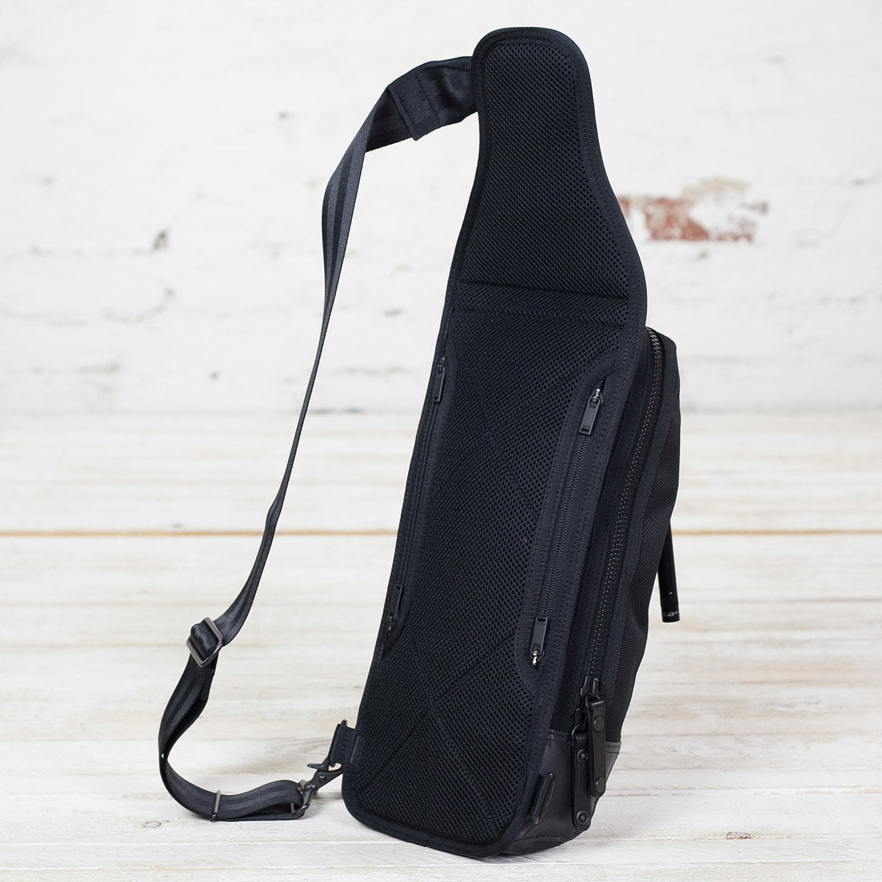 Heat Sling Shoulder Bag Schwarz