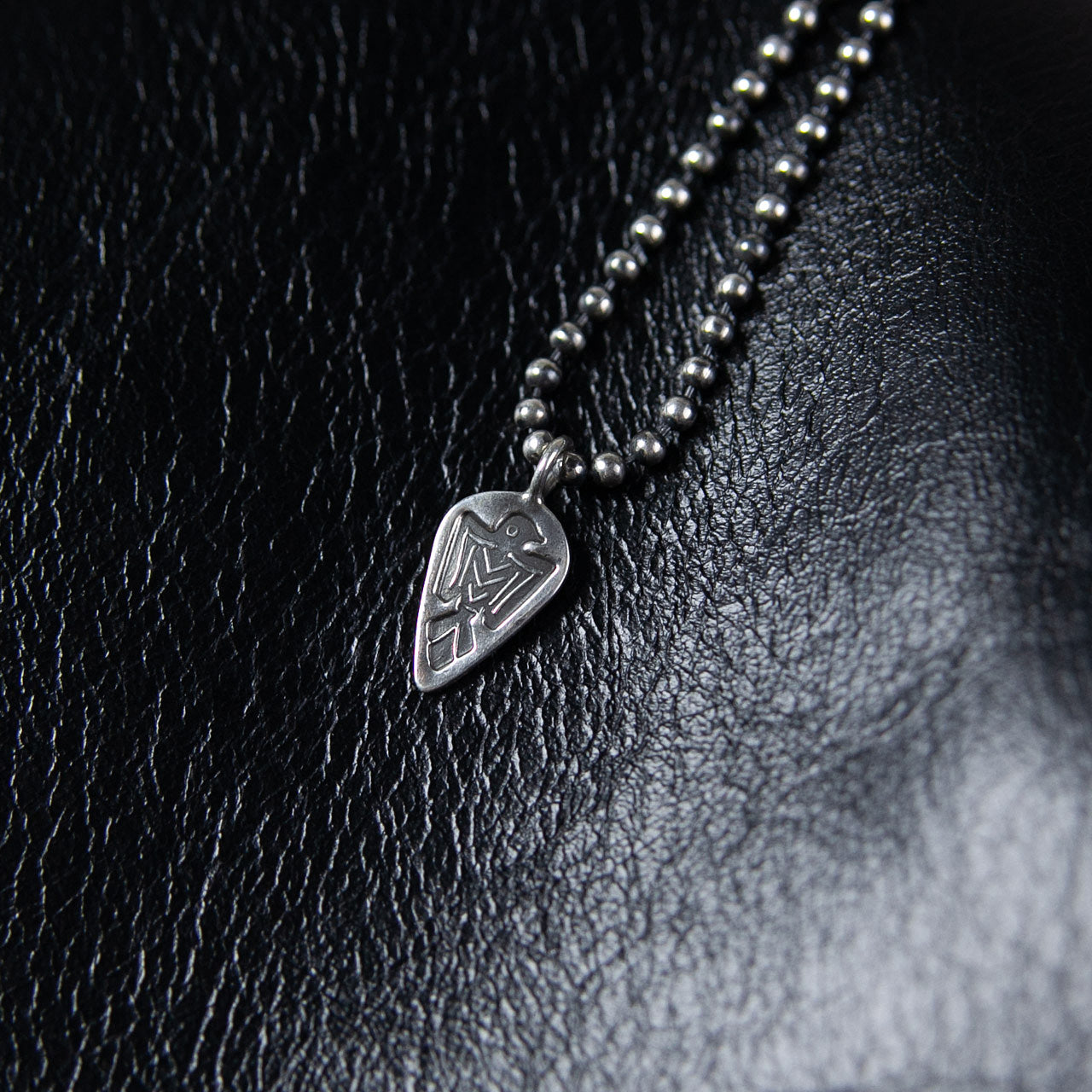 Teardrop Thunderbird Charm Silber