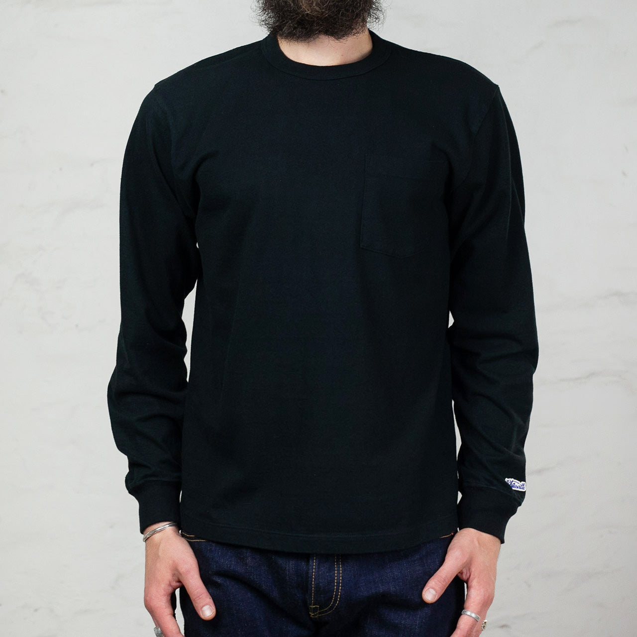 WV68849 Whitesville Longsleeve Pocket Tee Schwarz