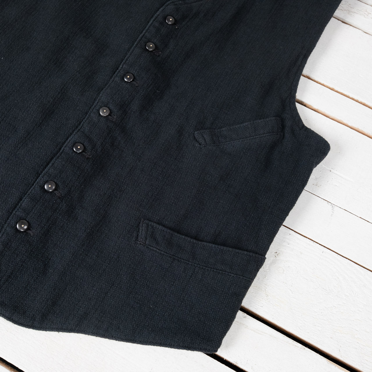 Rasp Dobby Antique Vest Sumi Black