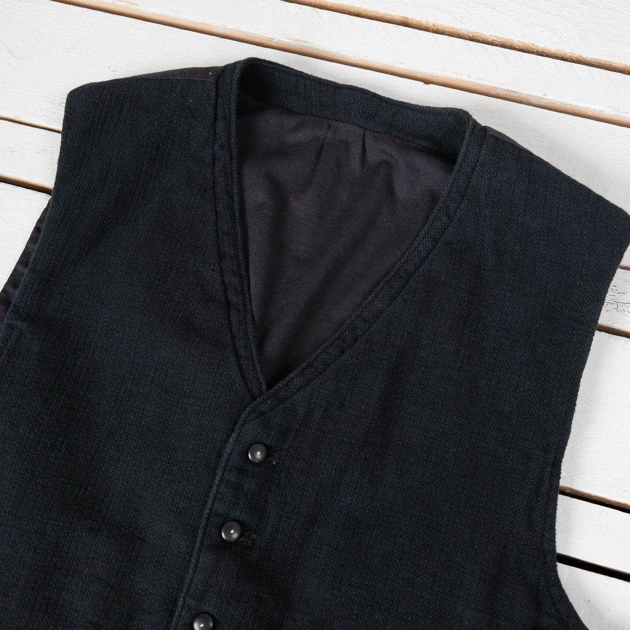 Rasp Dobby Antique Vest Sumi Black
