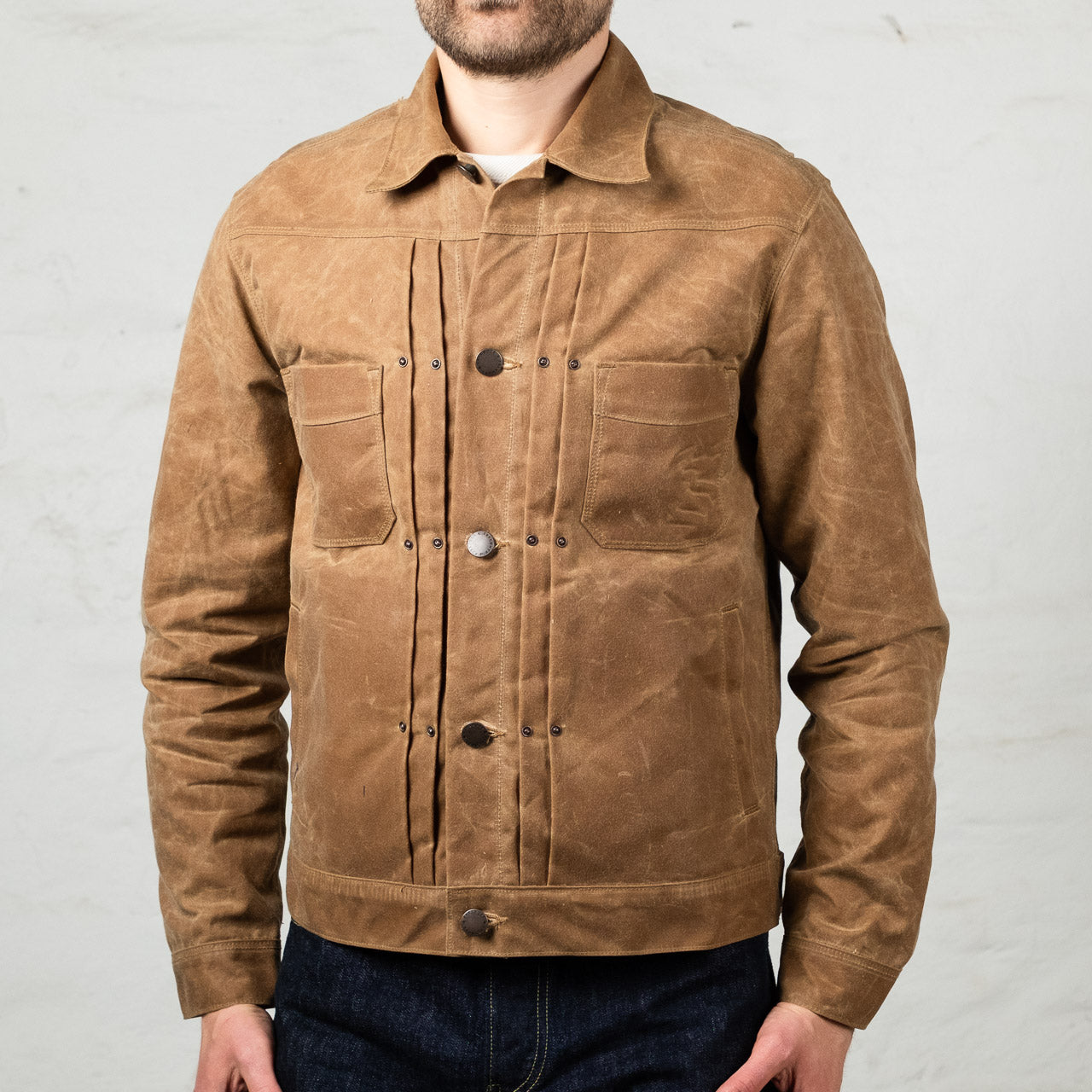 Freenote Riders Jaxed Waxed Cotton in Braun, angezogen, Ansicht von vorne