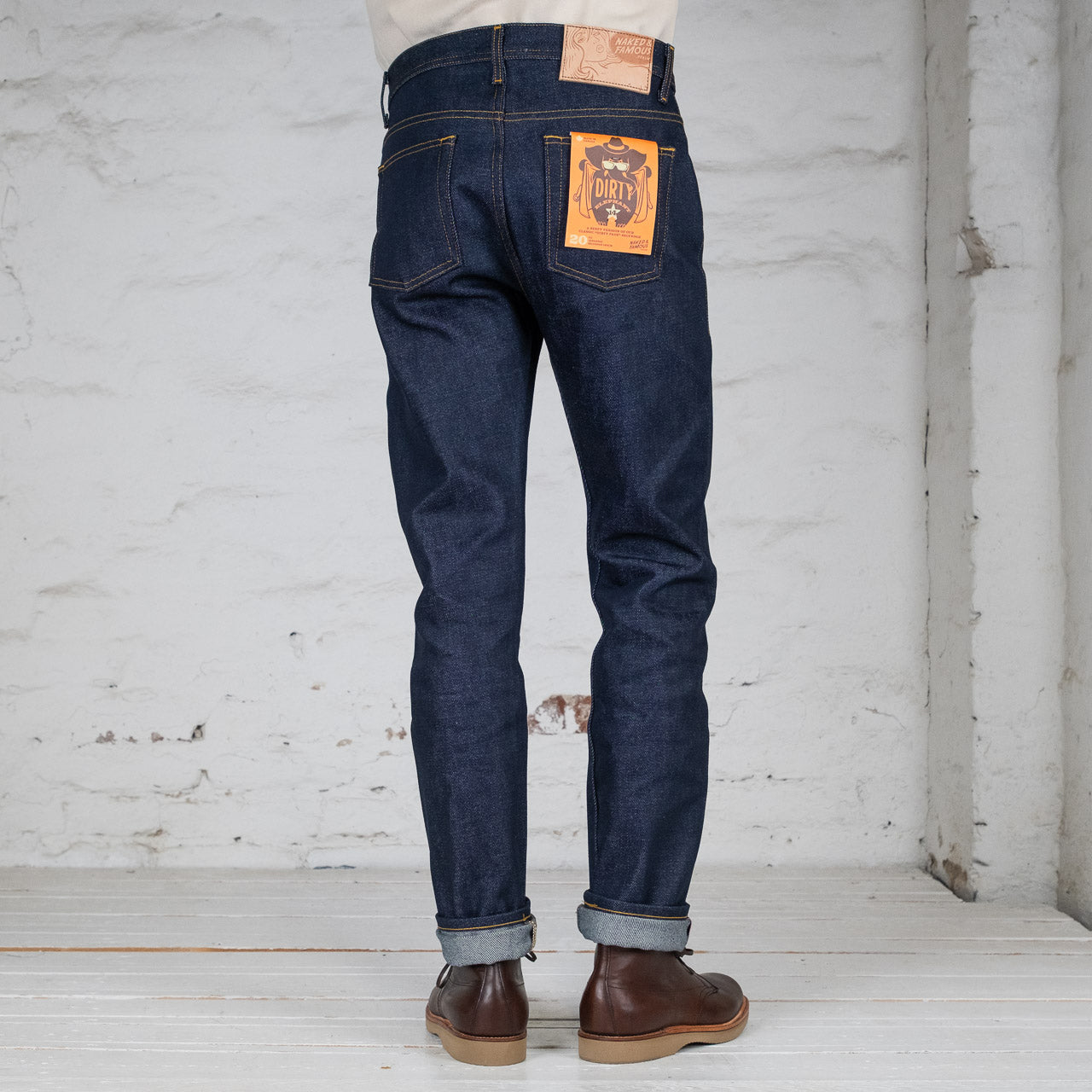 Naked & Famous Weird Guy Dirty Elephant Jeans, Rückansicht am Model