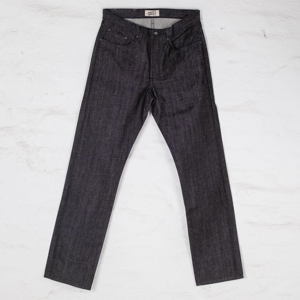 Naked & Famous True Guy Yatagarasu Jeans, Vorderansicht flach hängend
