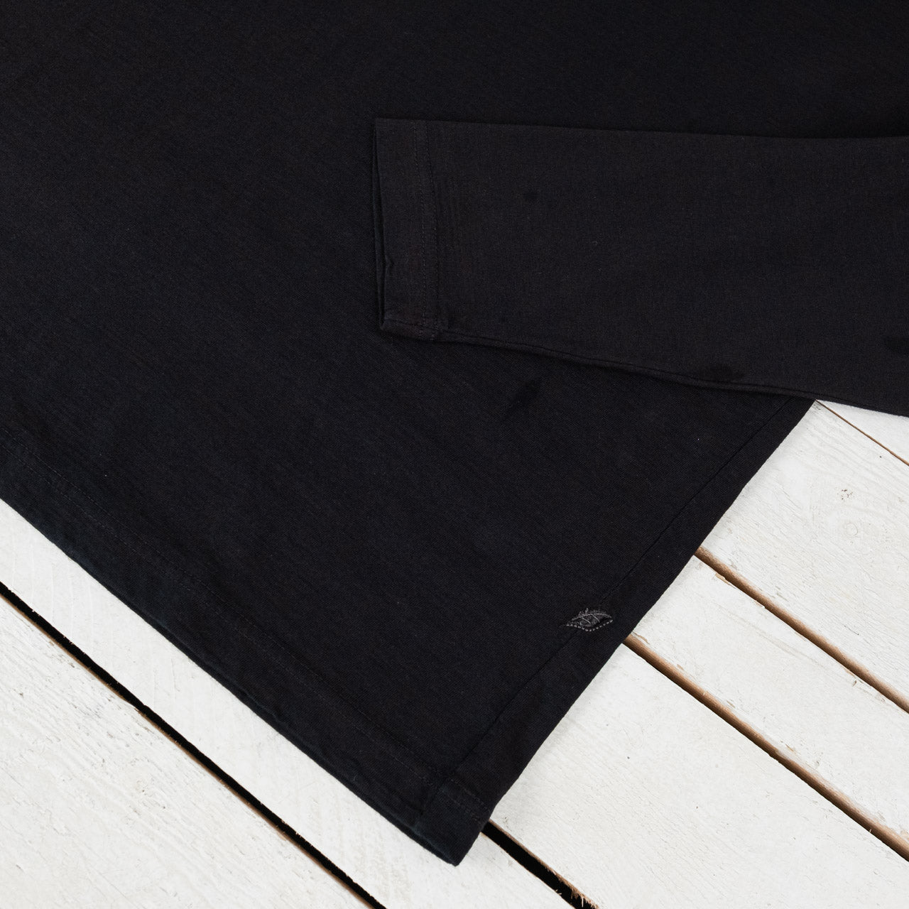 Pure Blue Japan Knitted Crew Neck Longsleeve Black/Indigo, Detailansicht des Ärmels