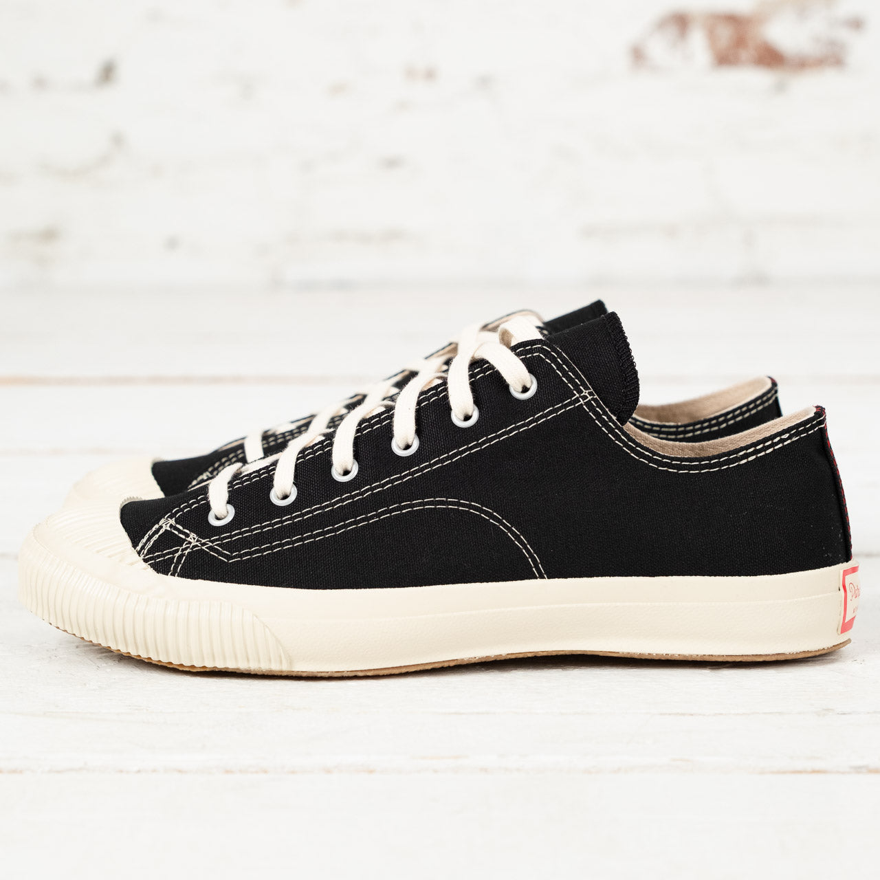 Shell Cap Low Sneaker Kuro/Off White