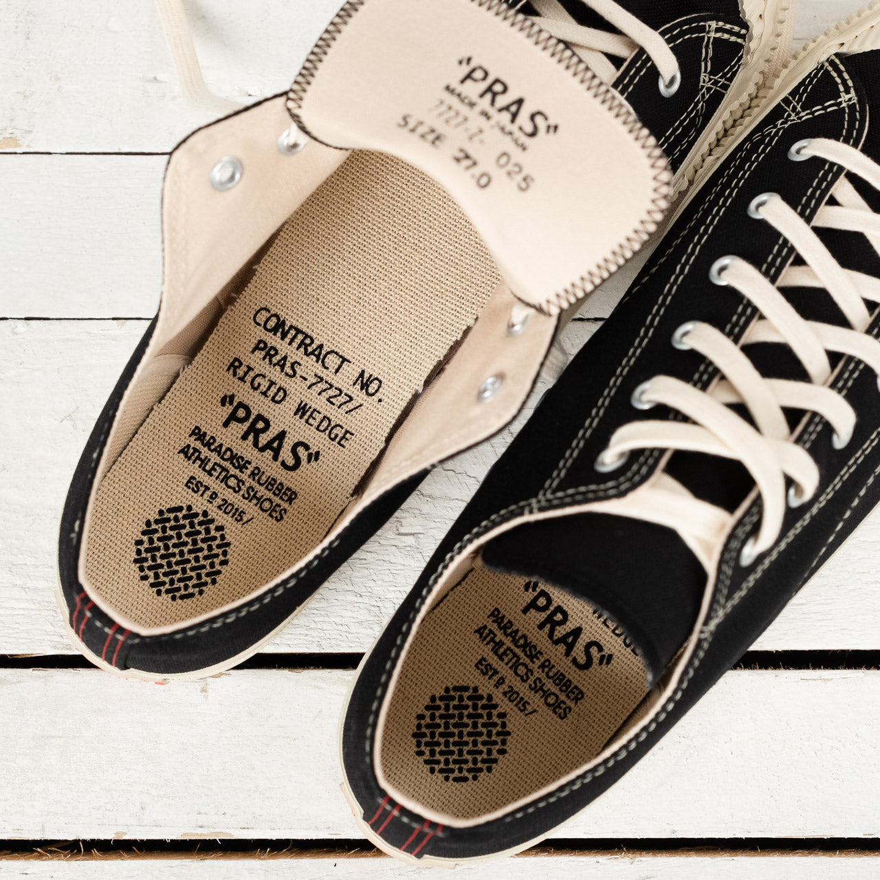 Shell Cap Low Sneaker Kuro/Off White