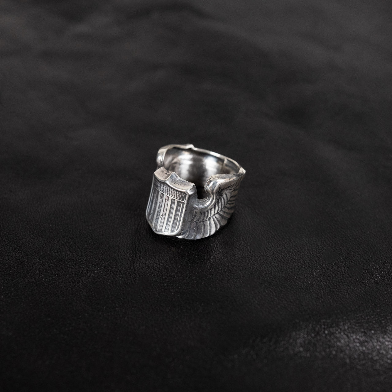 Winged Badge Ring Silber