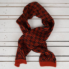 Permuted Cable Scarf Pimento/Black