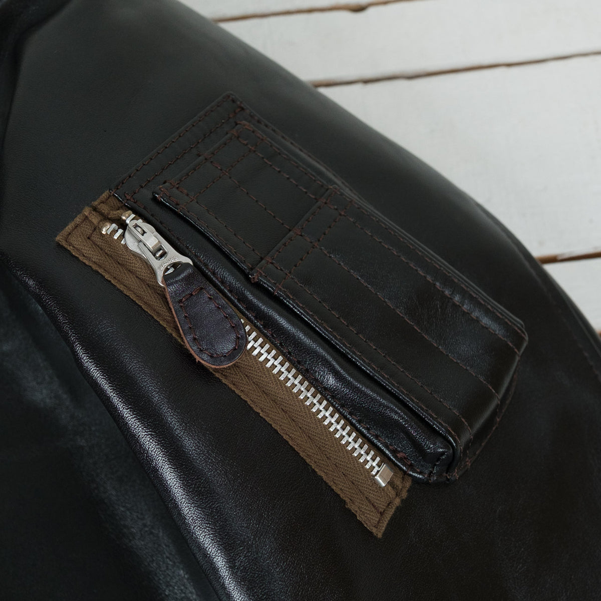 Vintage Horse Type L-2 Black