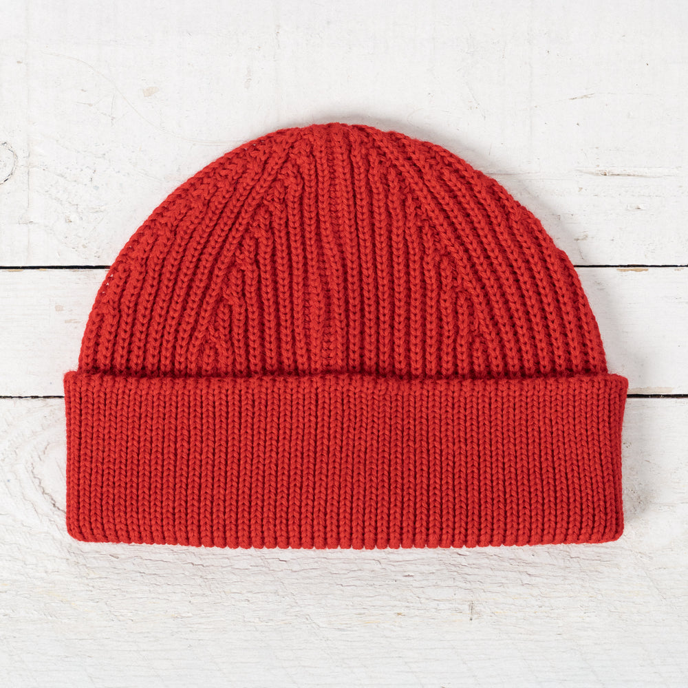 Red short beanie