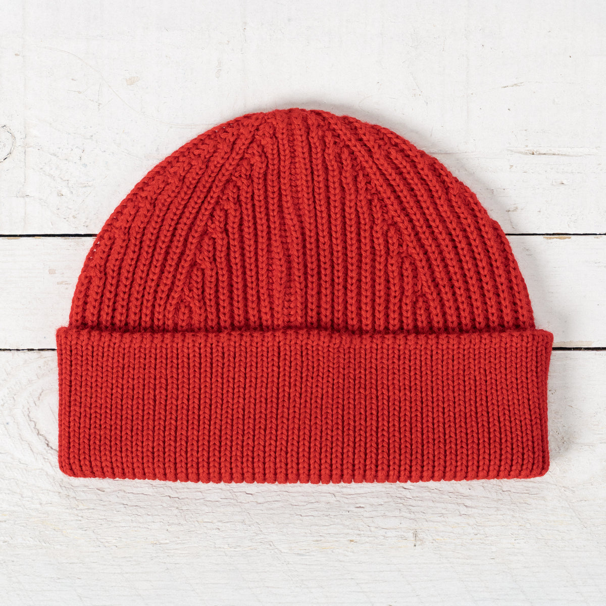 Red short beanie