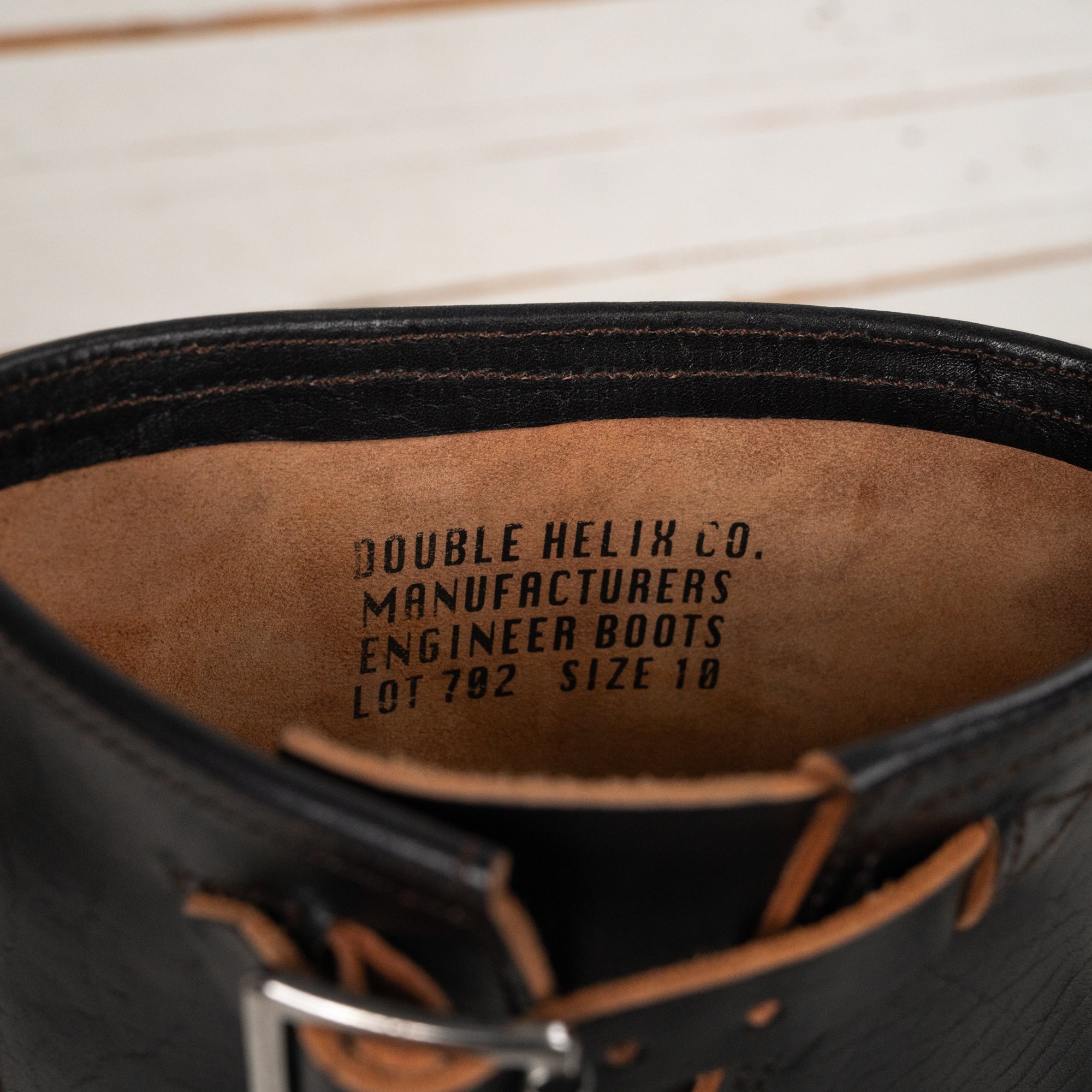 11,0" Detonator 702 Horsehide Schwarz