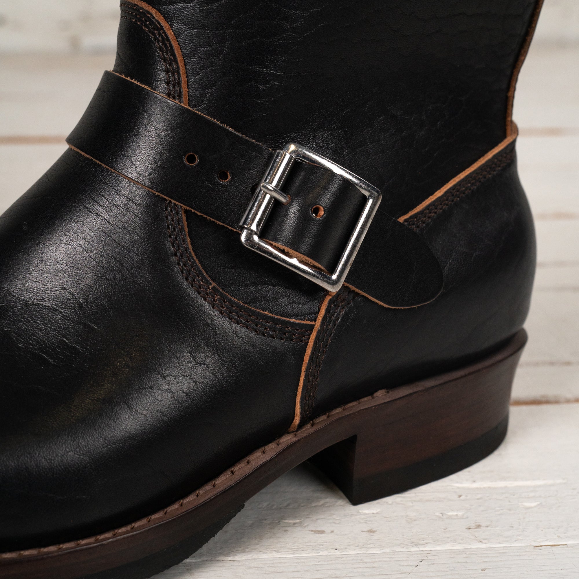 11,0" Detonator 702 Horsehide Schwarz