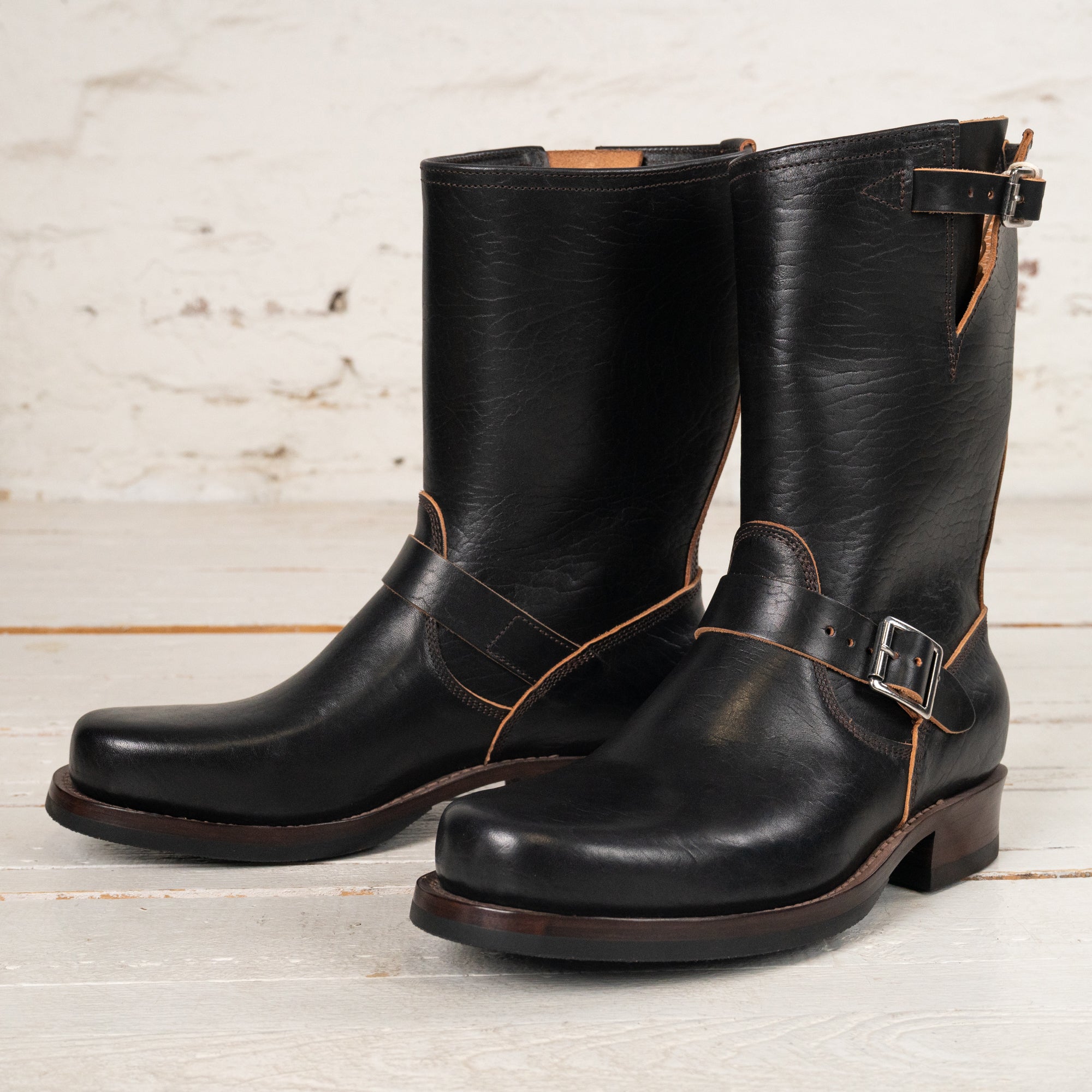 11,0" Detonator 702 Horsehide Schwarz