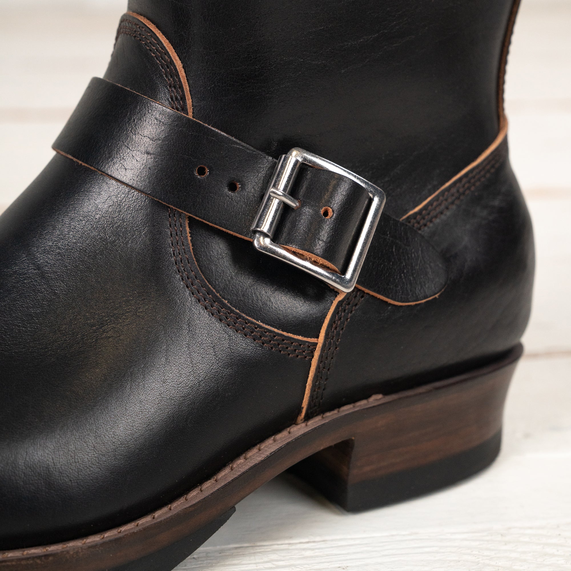 8,0" Detonator 902 Horsehide Schwarz